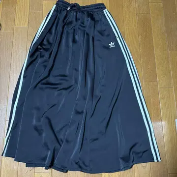 adidas originals 아디다스 로고 롱 플레어 스커트