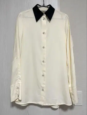 질샌더 긴팔 셔츠 아이보리/블랙