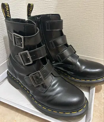 Dr.Martens 부츠 척 벨트 디자인