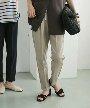URBAN RESEARCH DOORS 스트레치 테이퍼드 이지 팬츠