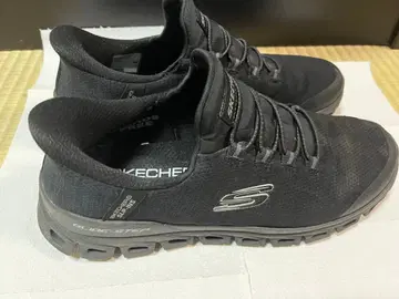 SKECHERS Glyde Step 블랙 스니커즈