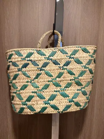B shop에서 구매한 카고백 사용 거의 안 함