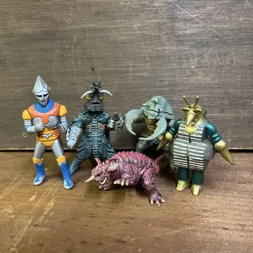 진귀한 고질라, 괴수