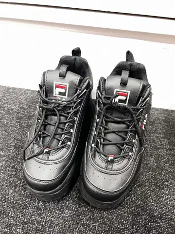 FILA 블랙 통굽 스니커즈