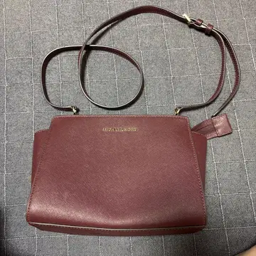 MICHAEL KORS 버건디 숄더백