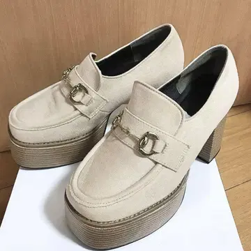 위고 통굽 비트 로퍼 베이지