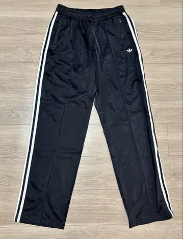 adidas IK9152 트랙 팬츠 블랙 베켄바우어