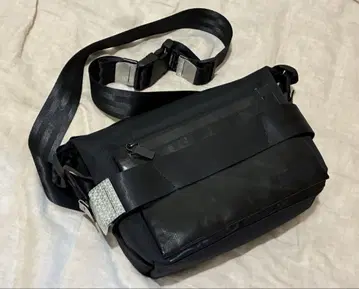 FREITAG F670 WARREN 블랙 새상품급 레어 블랙 단색