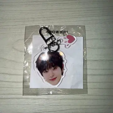 TREASURE 지훈 얼굴 아크릴 키링  캡슐 토이