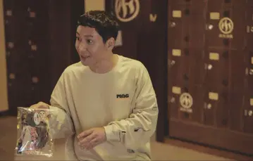 MAG HUONE 안아주기 로울리 T셔츠