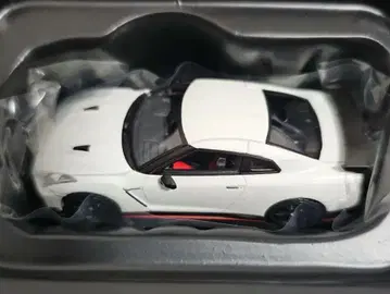 TOMICA LIMITED VINTAGE GT-R Nismo 2017