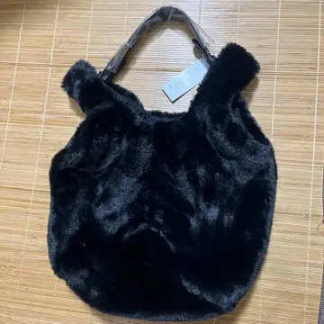 블랙 퍼 숄더백
