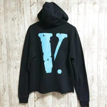 VLONE 후드티 한정판 모델 M