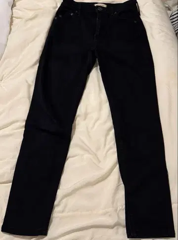 YANUK 블랙 스키니 데님