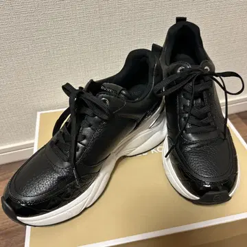 새상품급 MICHAEL KORS 블랙스니커즈 7.5