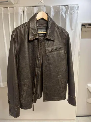 다크 브라운 가죽 자켓
