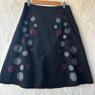 로라 애슐리 코디 로이 플레어 스커트 꽃무늬 블랙 11호