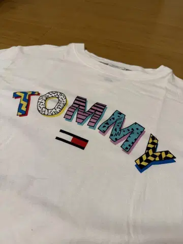 TOMMY JEANS 로고 T셔츠