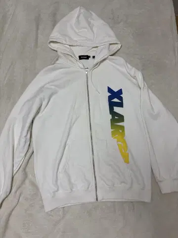 XLARGE 그라데이션 로고 후드티