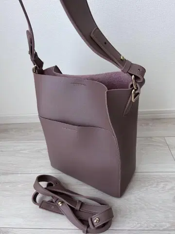인조 가죽 숄더백
