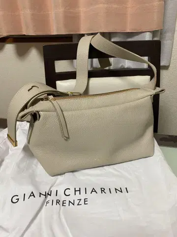 GIANNI CHIARINI 숄더백 새상품 타임세일