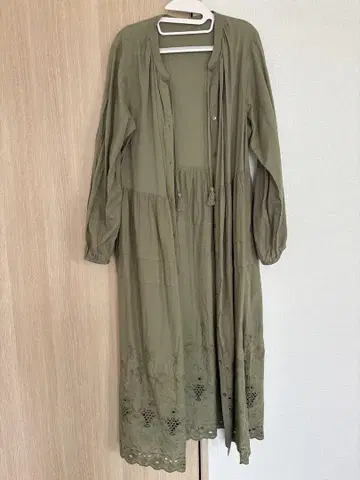 베이스 스톡 자수 롱 가디건 가을/겨울 가디건