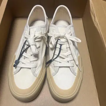 ZARA 베이지 로우컷 스니커즈