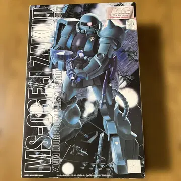 MS-06F/J ZAKU II 1/100 스케일 마스터 그레이드 모델