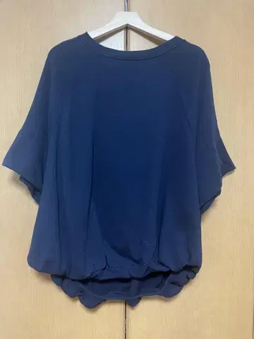 COGTHEBIGSMOKE LILIANAS RAYON S/S TOP