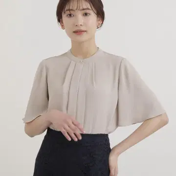 내추럴 뷰티 베이직 프론트 턱 블라우스