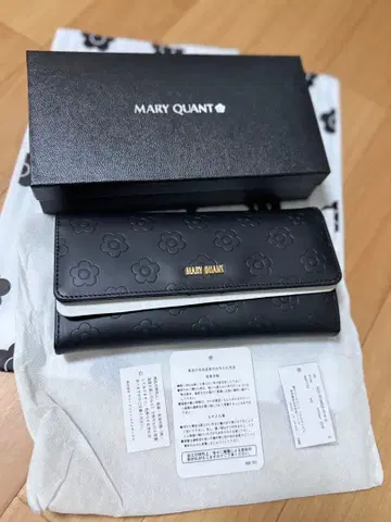 MARY QUANT 블랙 플라워 엠보싱 장지갑