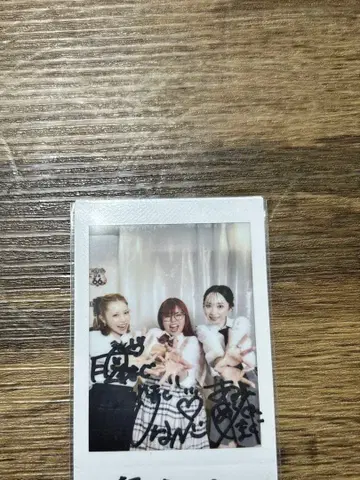 쿠레마구 친필 사인 폴라로이드 사진