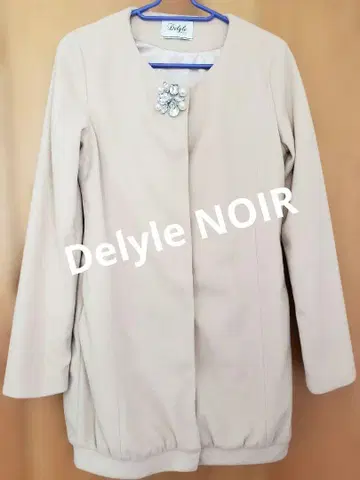 Delyle NOIR 코트