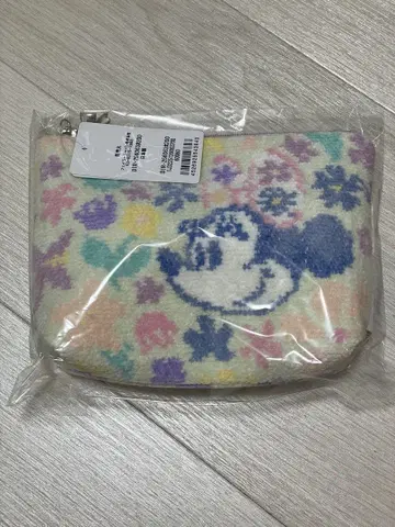[ 완판템 새상품 ] 페이러 인마이리본 보트형 파우치M