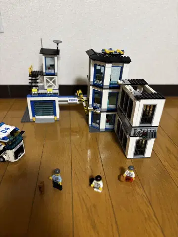 LEGO CITY 60141과 60044