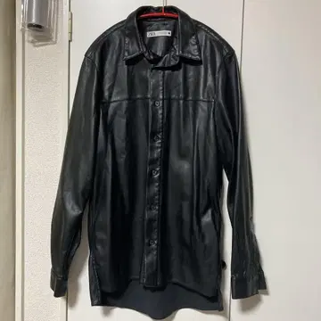 ZARA 블랙 가죽 셔츠 EUR M