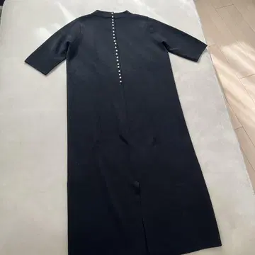 블랙 뒷면 버튼 롱 원피스