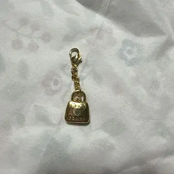 키타무라 미키 골드 컬러 참