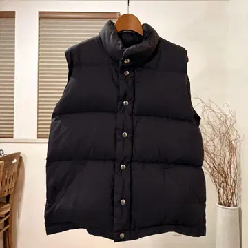 새상품급 다운 베스트 크레센트 다운 웍스 블랙 다운 베스트