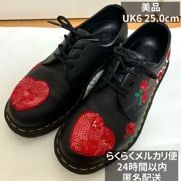 닥터마틴 3홀 장미 하트 발렌타인 한정판 블랙 UK6