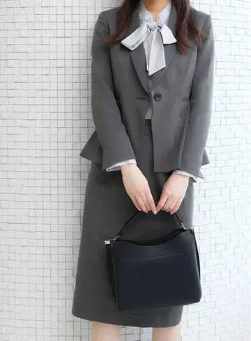 RUIRUE BOUTIQUE 그레이 스커트 수트