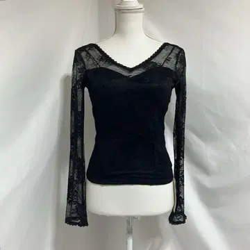 새상품 릴리 브라운 전체 레이스 티셔츠 상의
