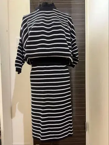블랙과 화이트 스트라이프 셋업