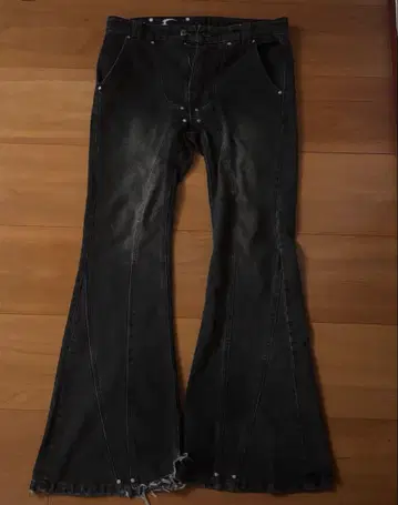 COZY WORLDWIDE DARK KNIGHT FLARE JEANS