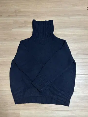 갤러리 비 터틀 니트