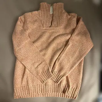 오렌지 계열 하이넥 스웨터