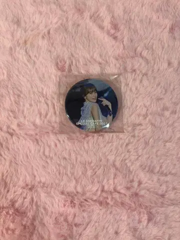 르세라핌 채원 캔뱃지 카페