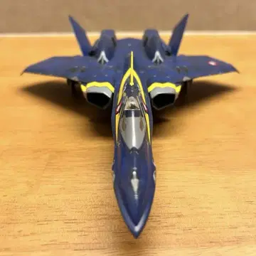 [ 전체 도색 완성품 ] 1/72 YF-21 마크로스 플러스 가르도기