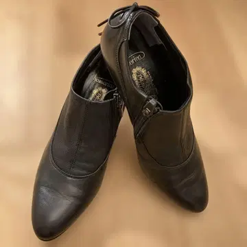 긴자 요시노야 hossorina 블랙 가죽 부티 23cm
