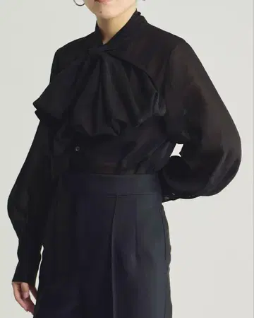 Wim Gazette 하세가와 쿄코 콜라보 보타이 블라우스 블랙